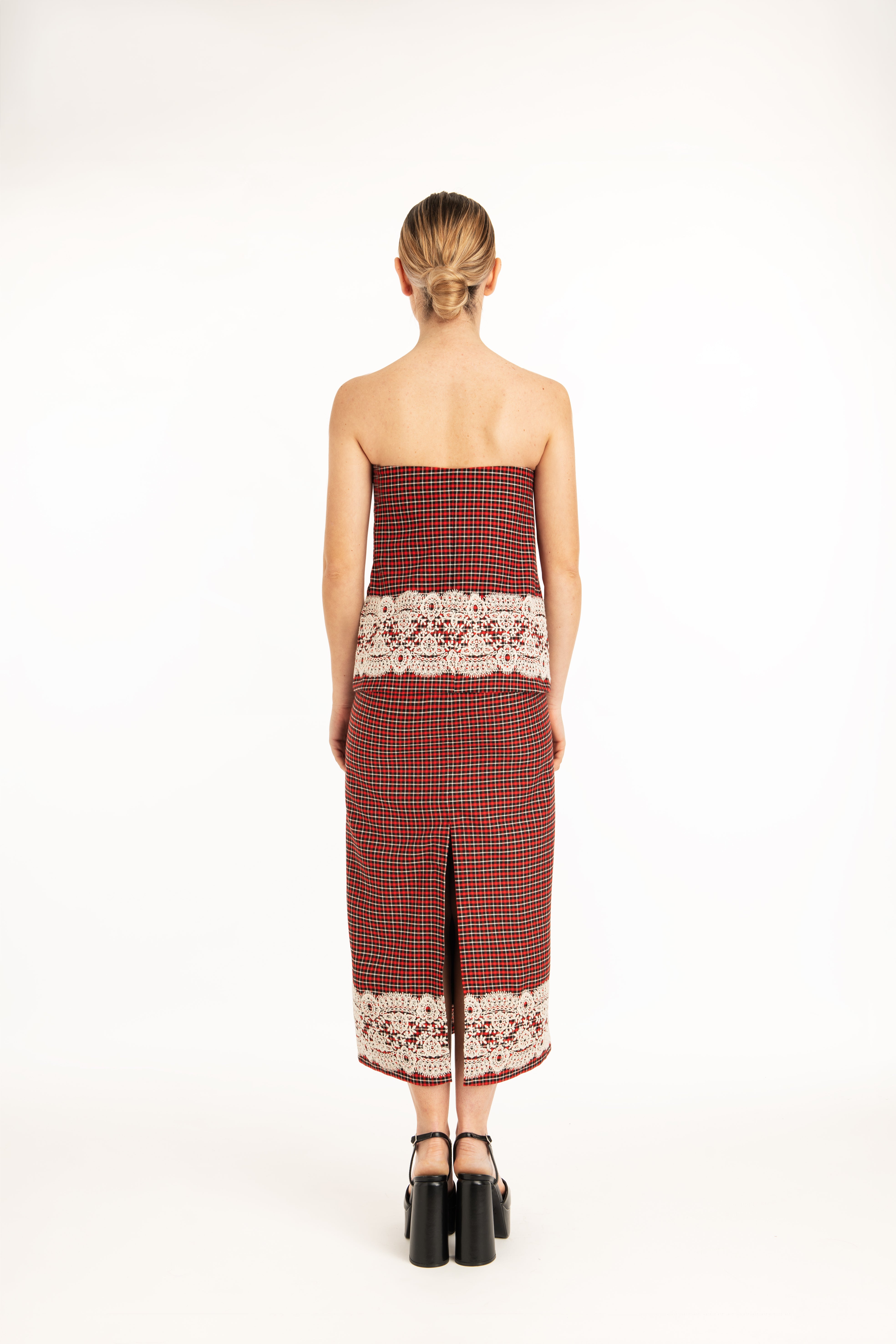 Gonna a quadri con ricamo merletto